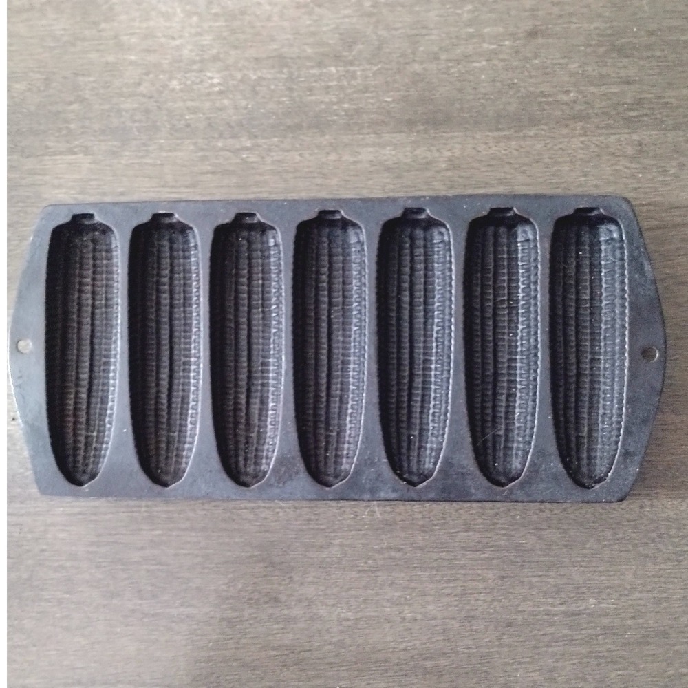 Vintage Cast Iron Cornbread Pan 7 Slot Corn Ear Stick Muffin Mold Baking Tray